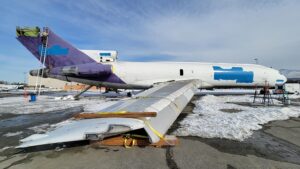 removing wings from 727-200