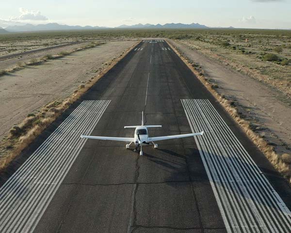 Low approach aircraft training